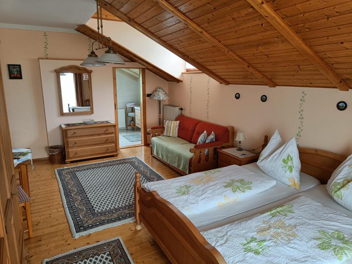 Haus Sundl - Privatzimmer Emmersdorf an der Donau Bagian luar foto