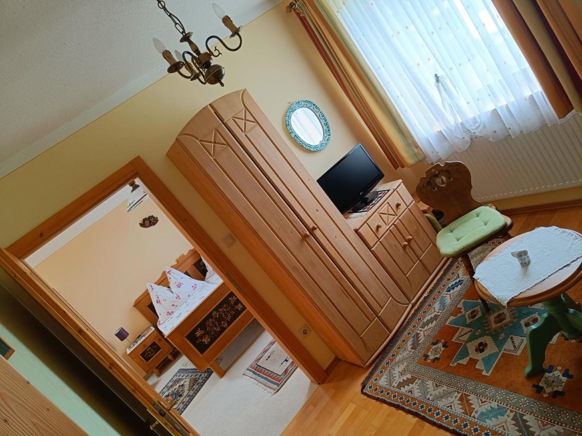 Haus Sundl - Privatzimmer Emmersdorf an der Donau Bagian luar foto