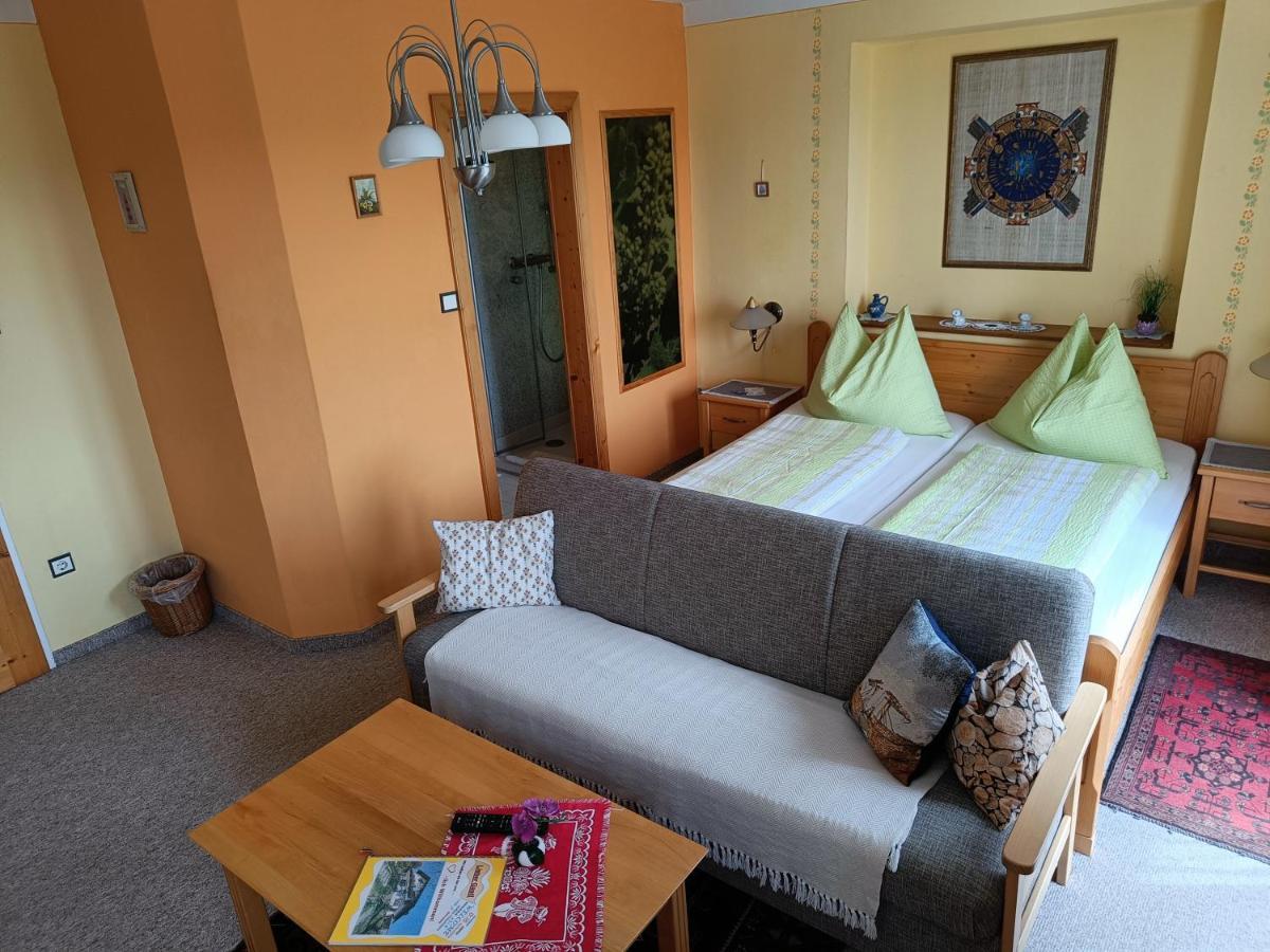 Haus Sundl - Privatzimmer Emmersdorf an der Donau Bagian luar foto