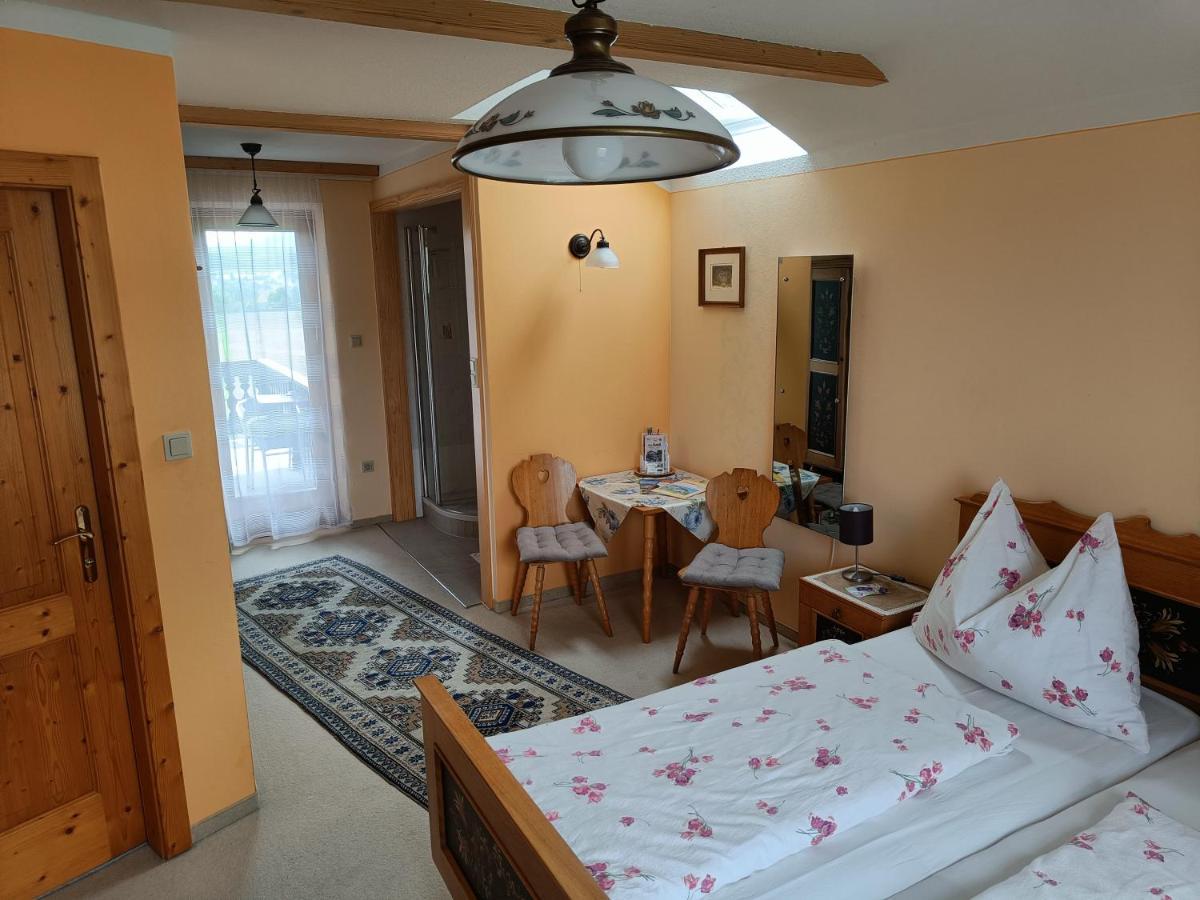 Haus Sundl - Privatzimmer Emmersdorf an der Donau Bagian luar foto
