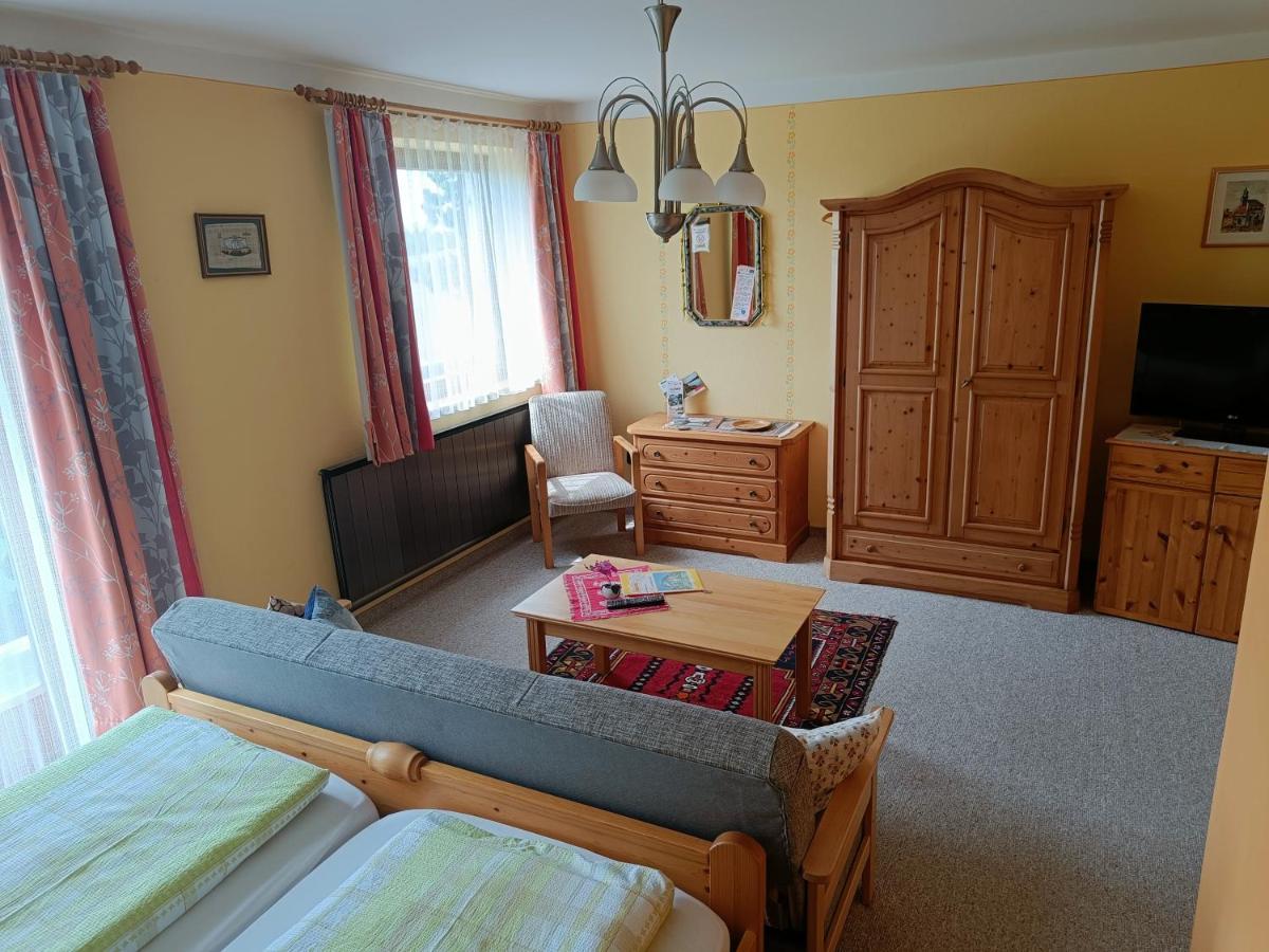 Haus Sundl - Privatzimmer Emmersdorf an der Donau Bagian luar foto